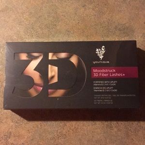 Younique 3D Moodstruck Fiber lashes set.